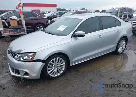 2013 Volkswagen Jetta 2.5L Sel z USA, uszkodzony, nr VIN 3VWLX7AJ6DM361791
